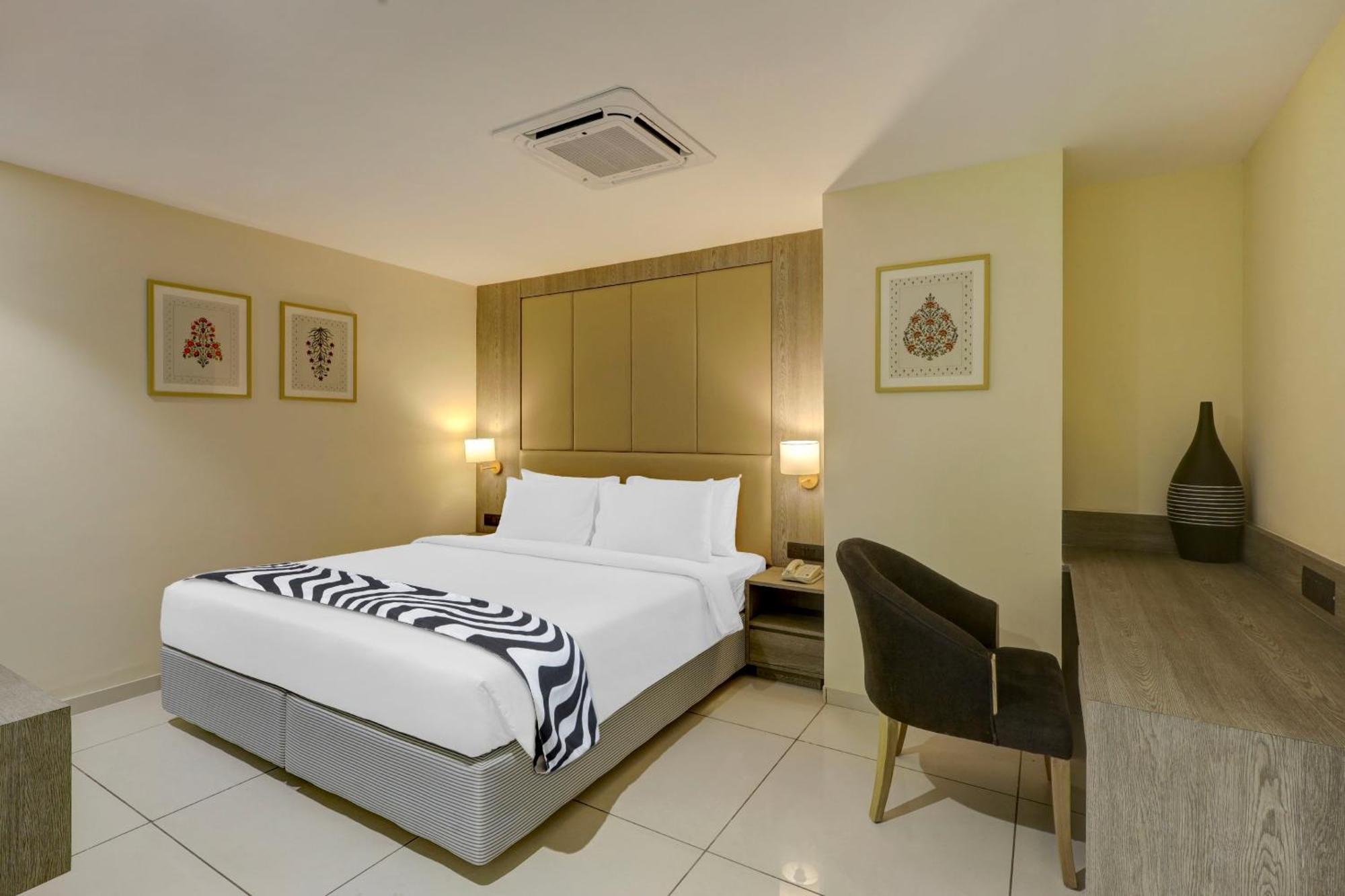 Sunday Hotel Vadodara Extérieur photo