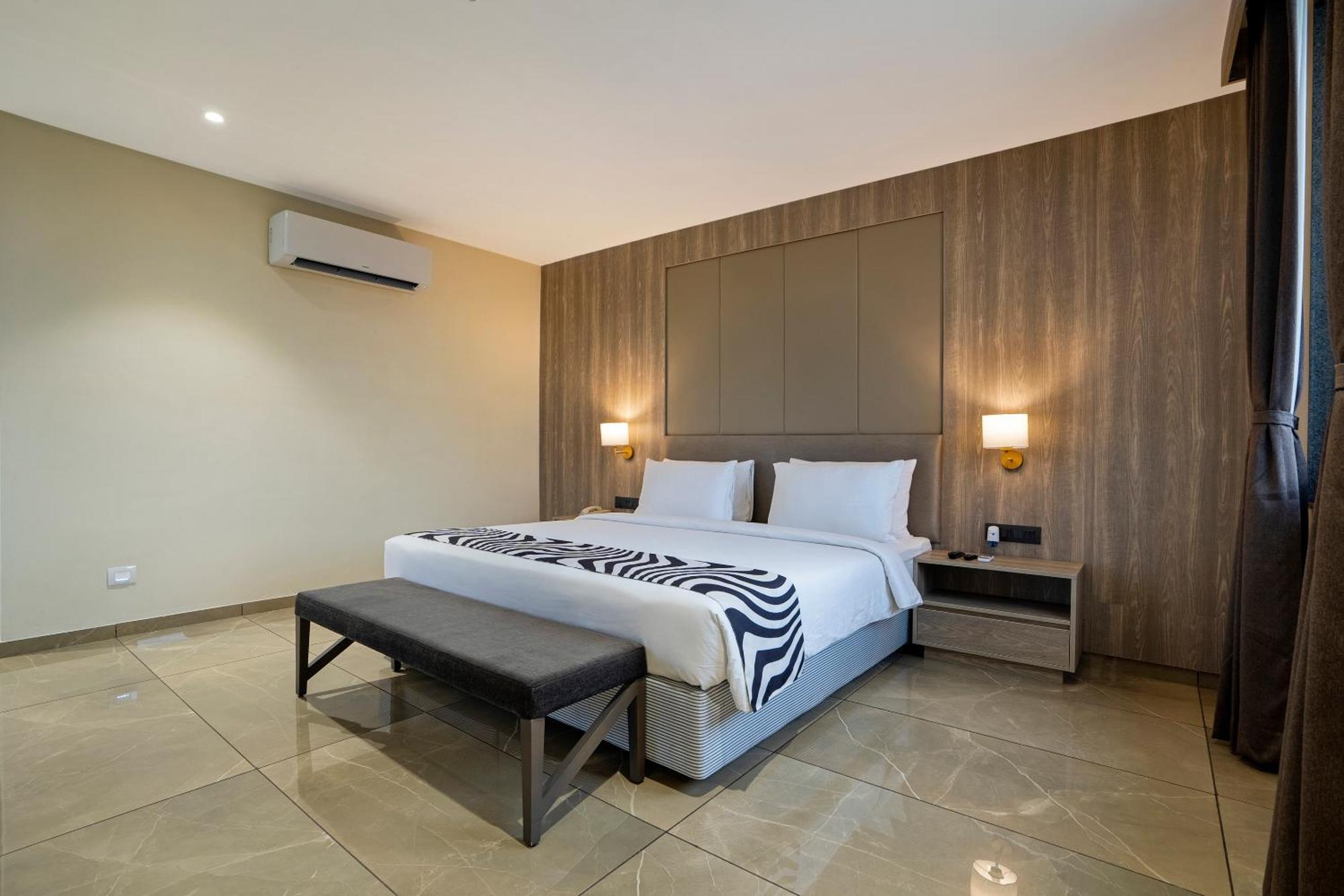 Sunday Hotel Vadodara Extérieur photo