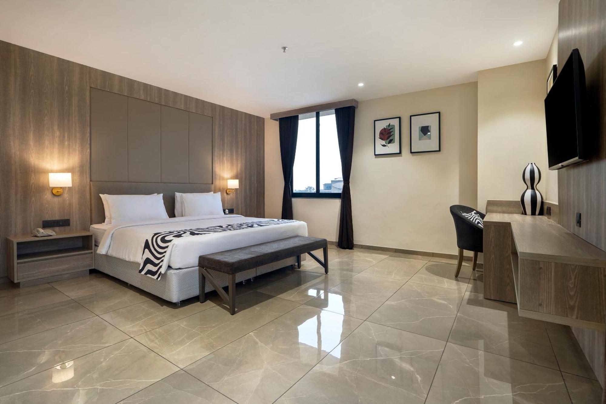 Sunday Hotel Vadodara Extérieur photo