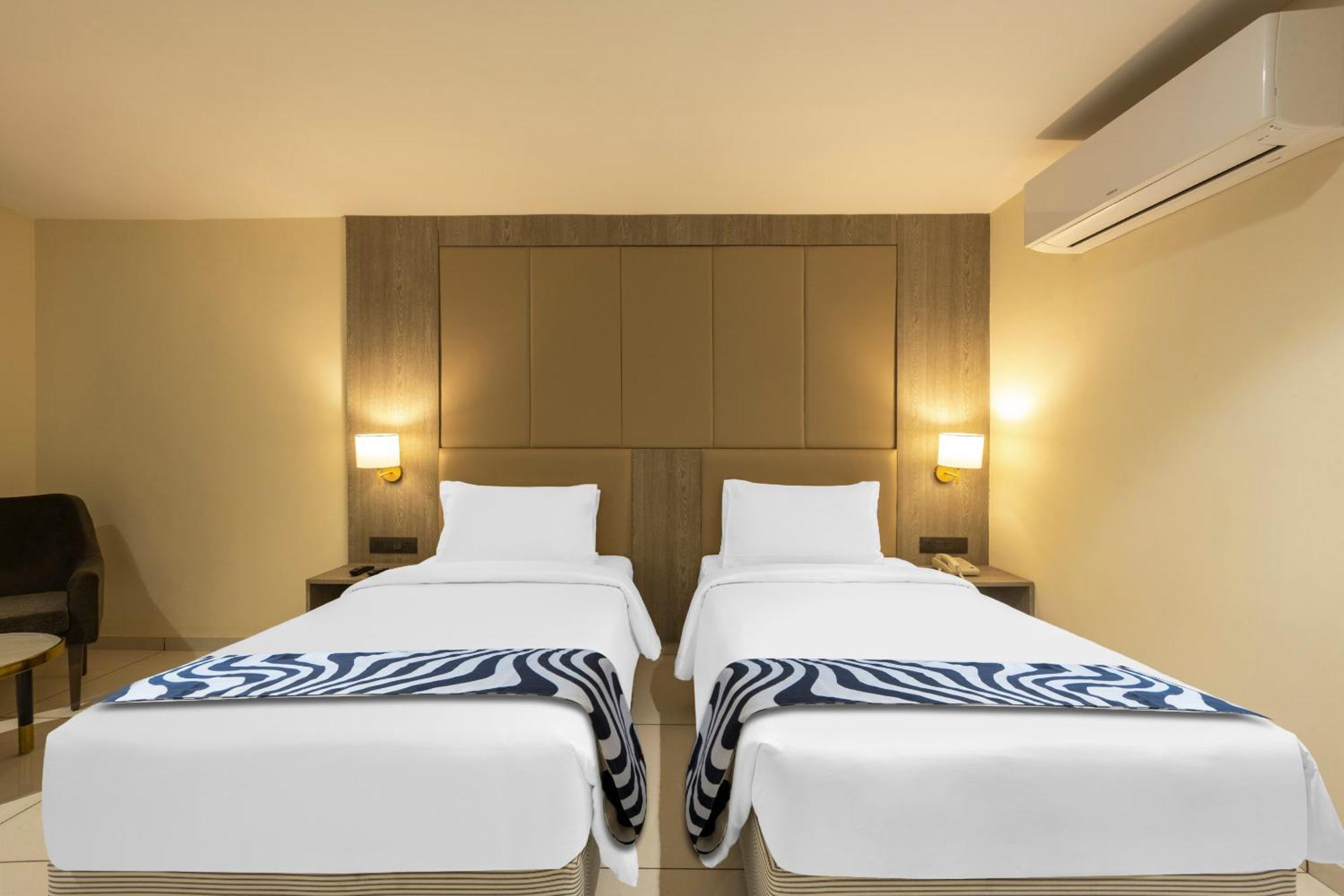 Sunday Hotel Vadodara Extérieur photo