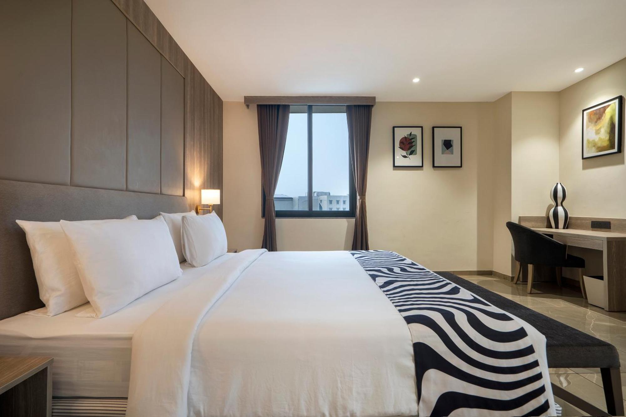 Sunday Hotel Vadodara Extérieur photo