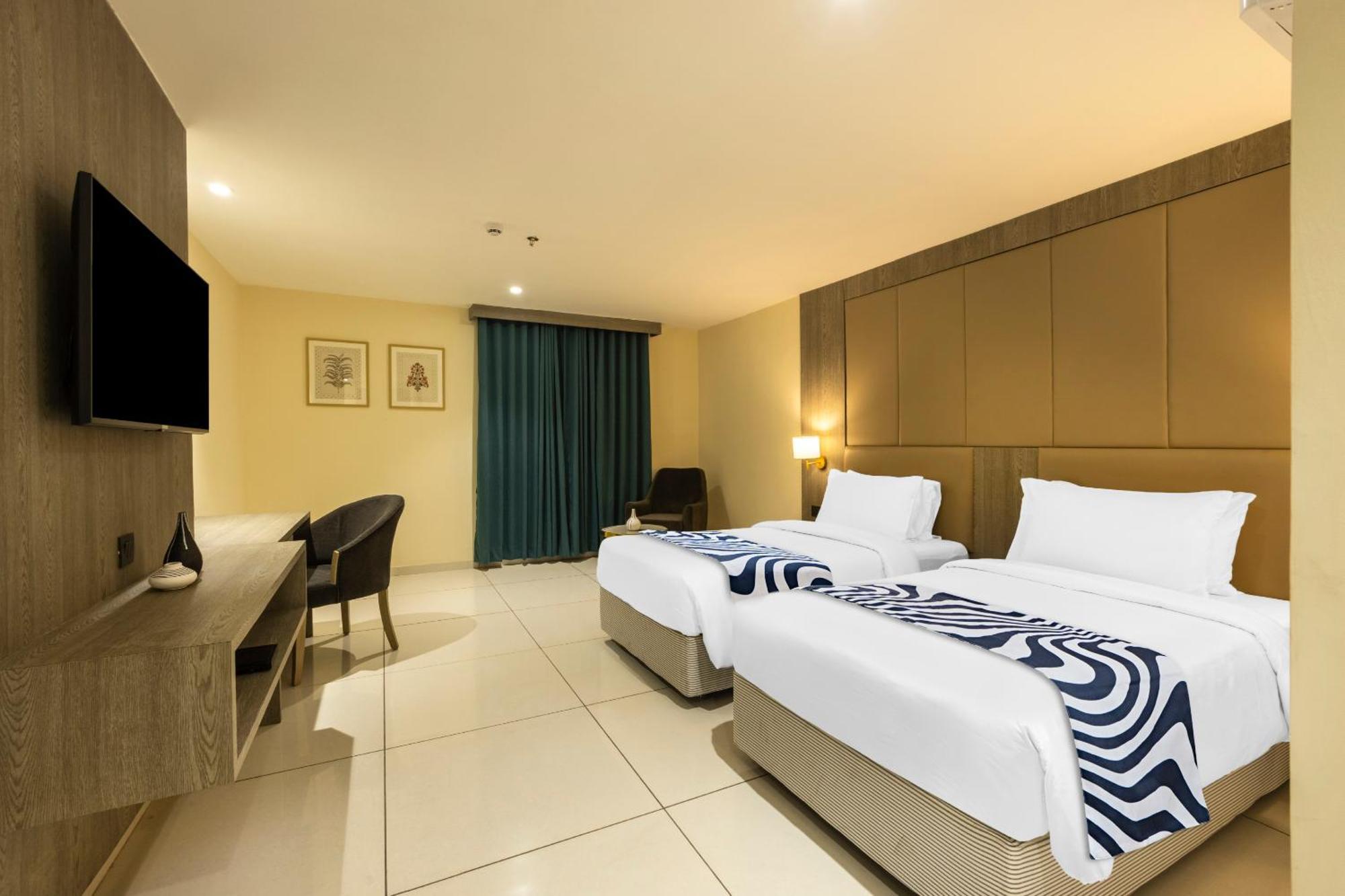 Sunday Hotel Vadodara Extérieur photo