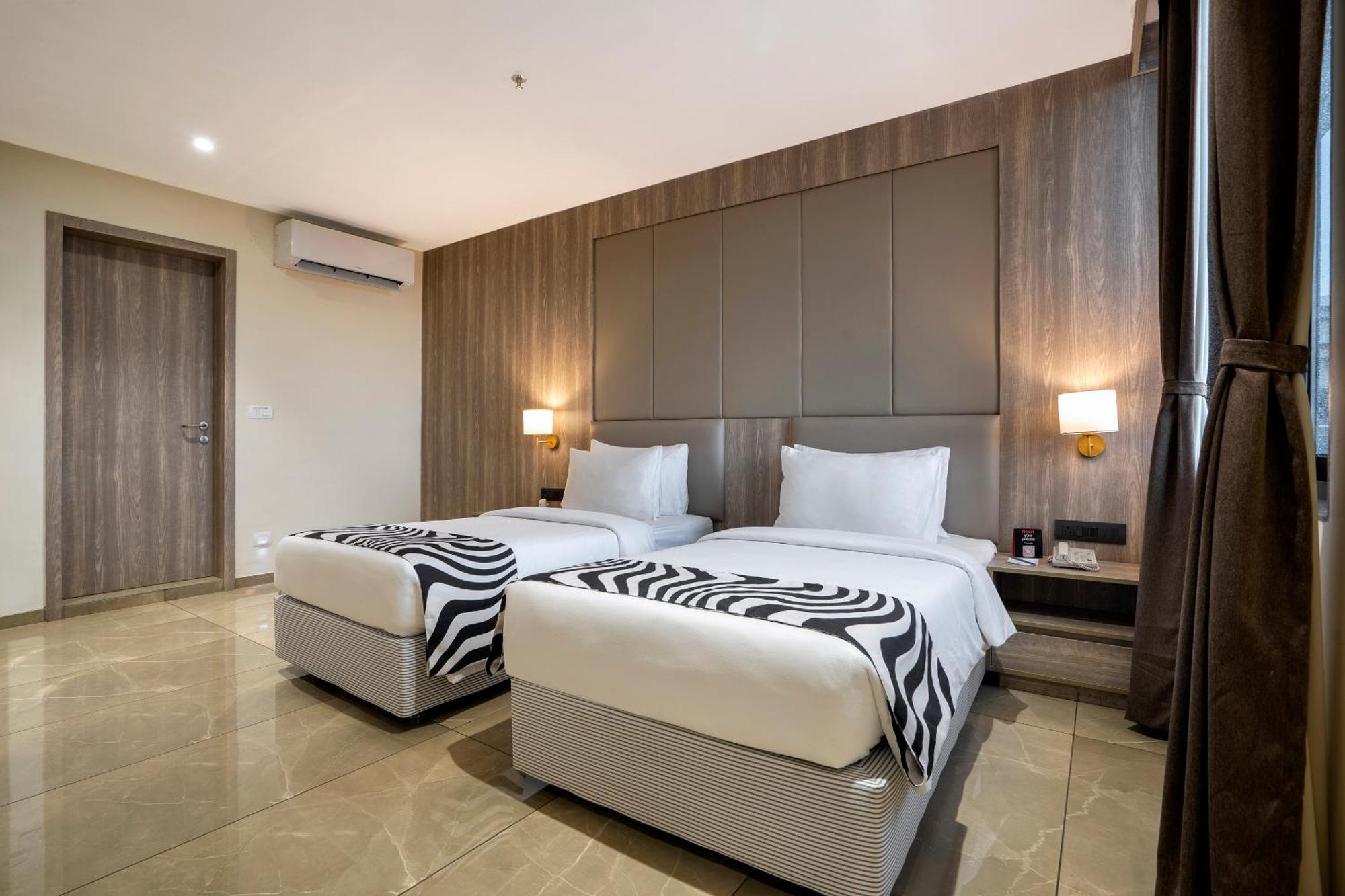 Sunday Hotel Vadodara Extérieur photo