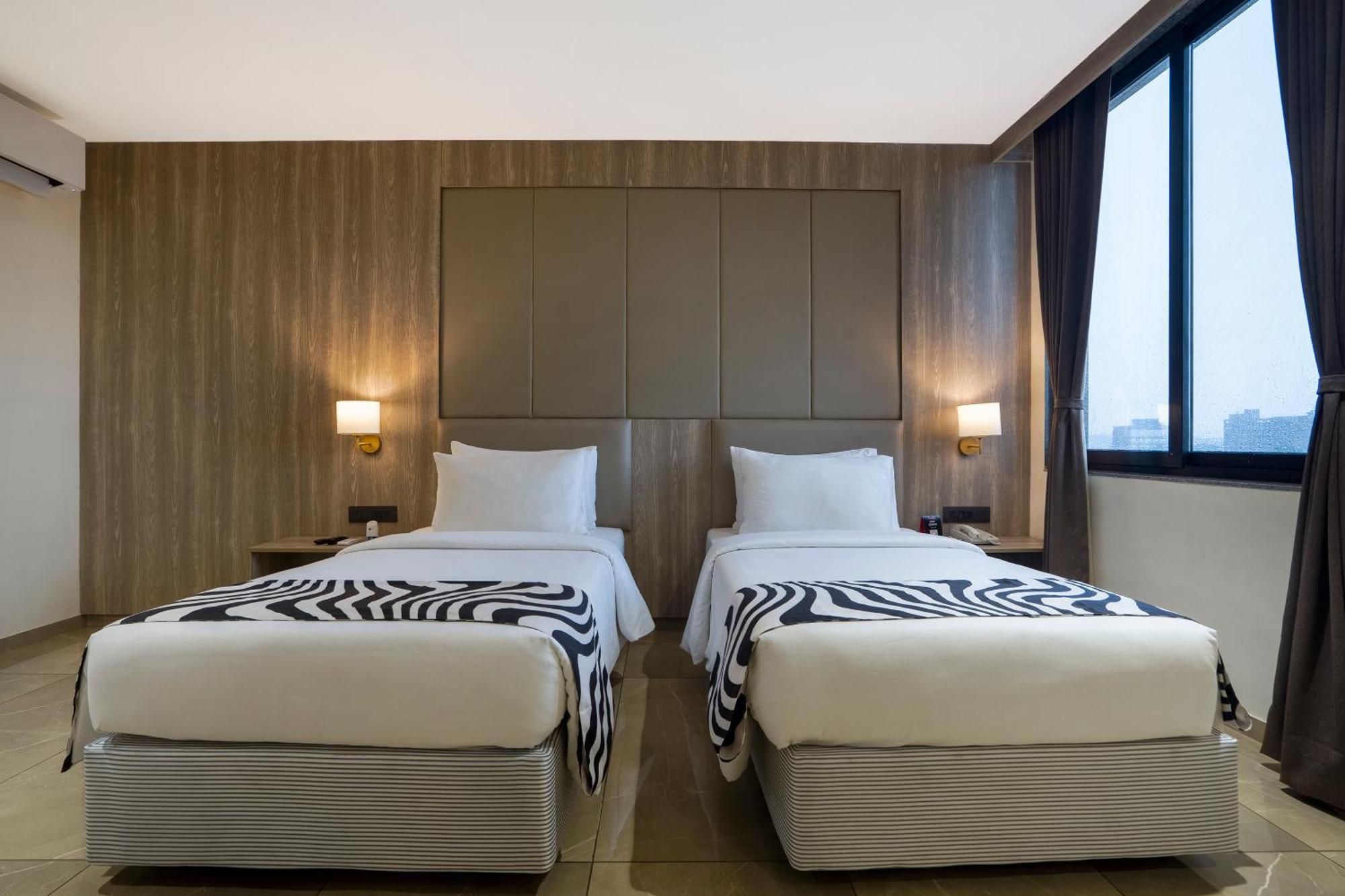 Sunday Hotel Vadodara Extérieur photo