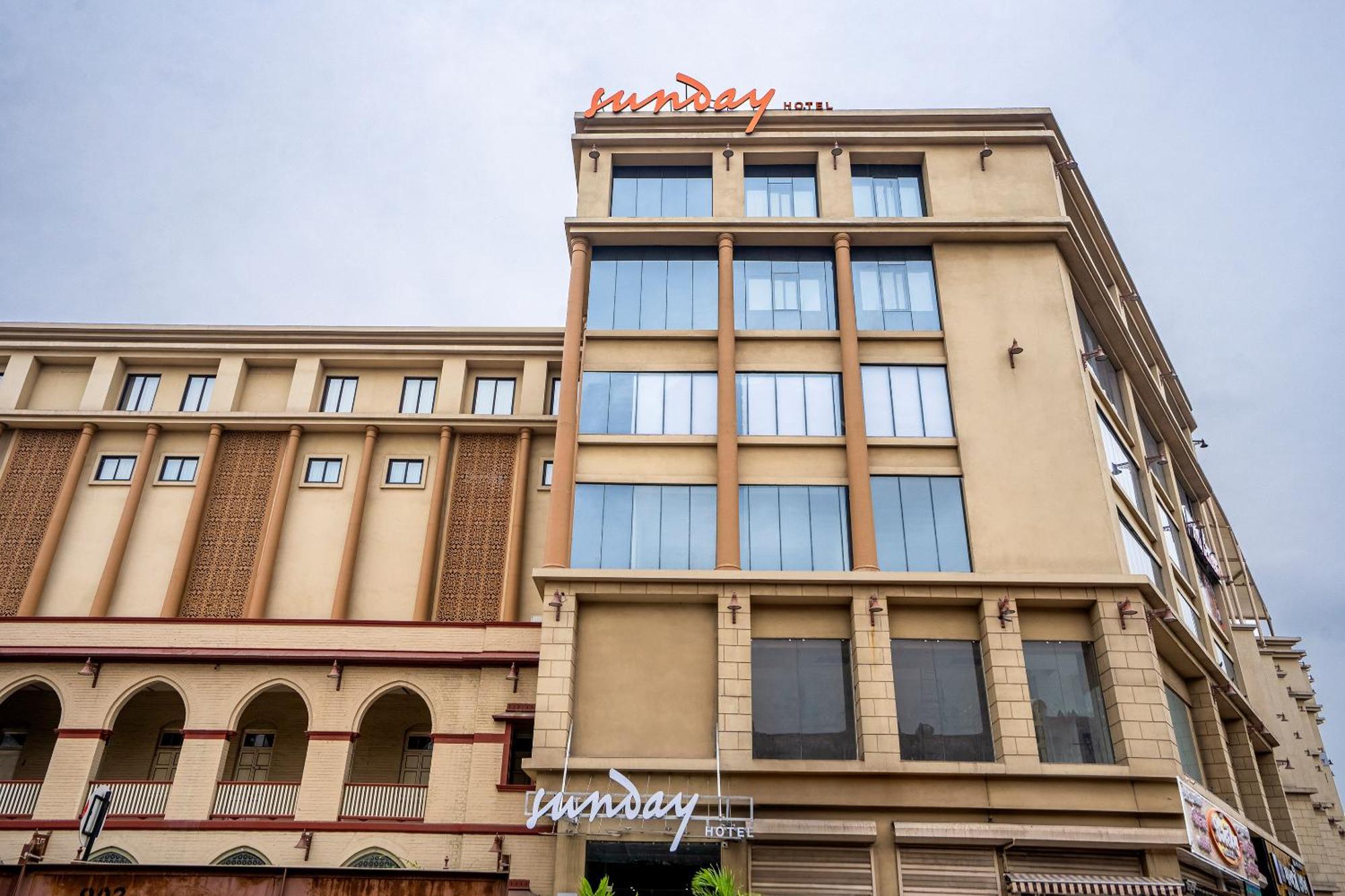 Sunday Hotel Vadodara Extérieur photo