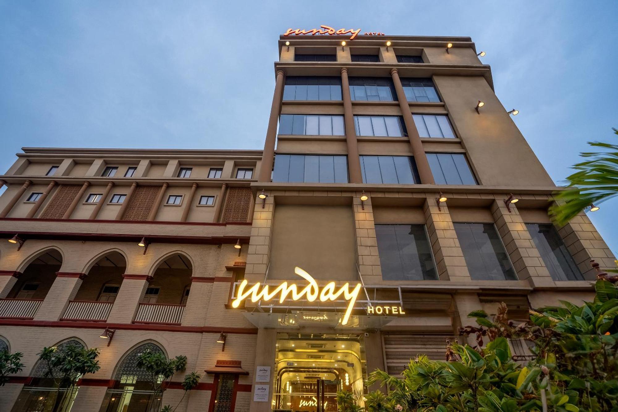 Sunday Hotel Vadodara Extérieur photo