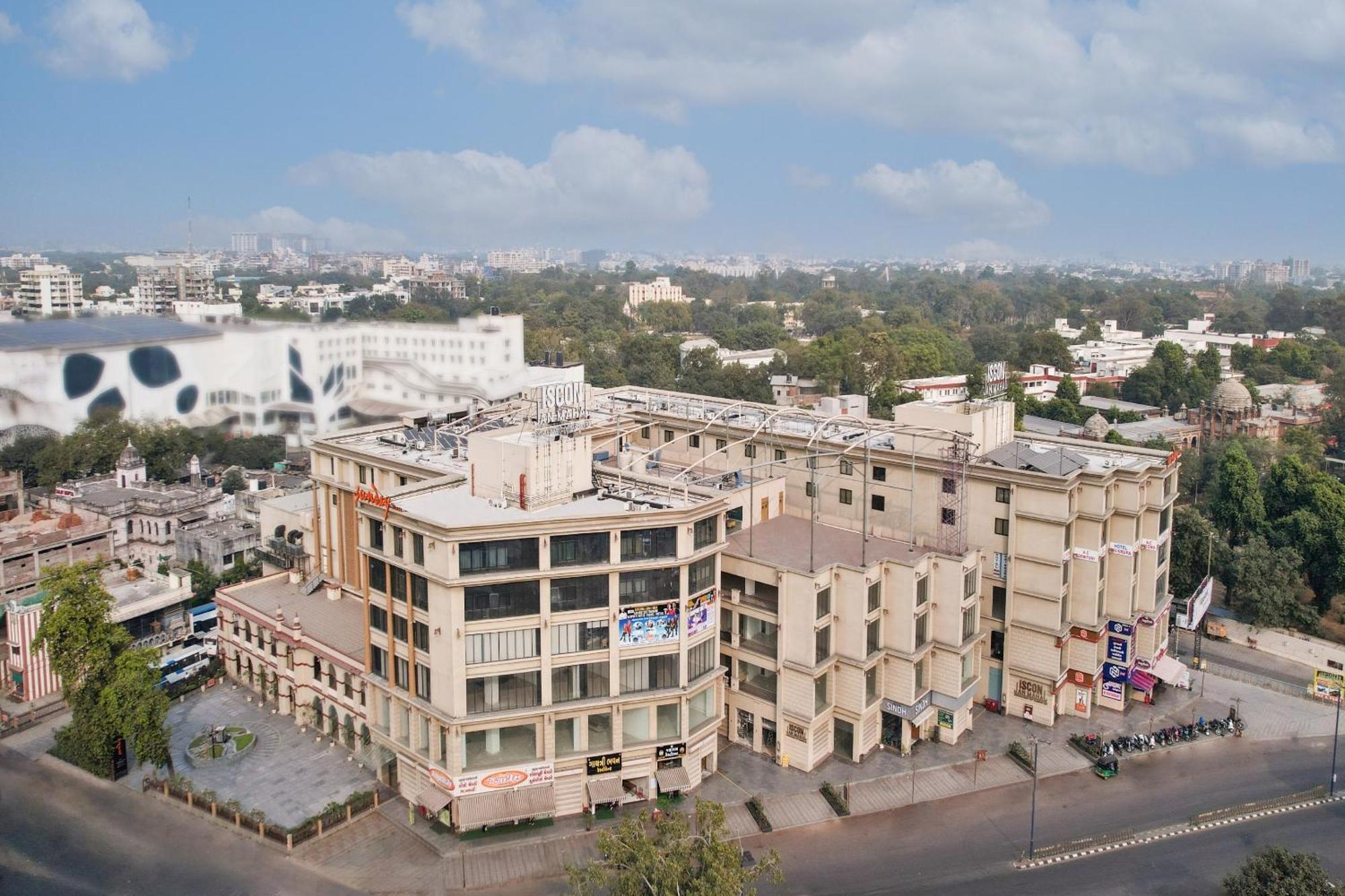 Sunday Hotel Vadodara Extérieur photo