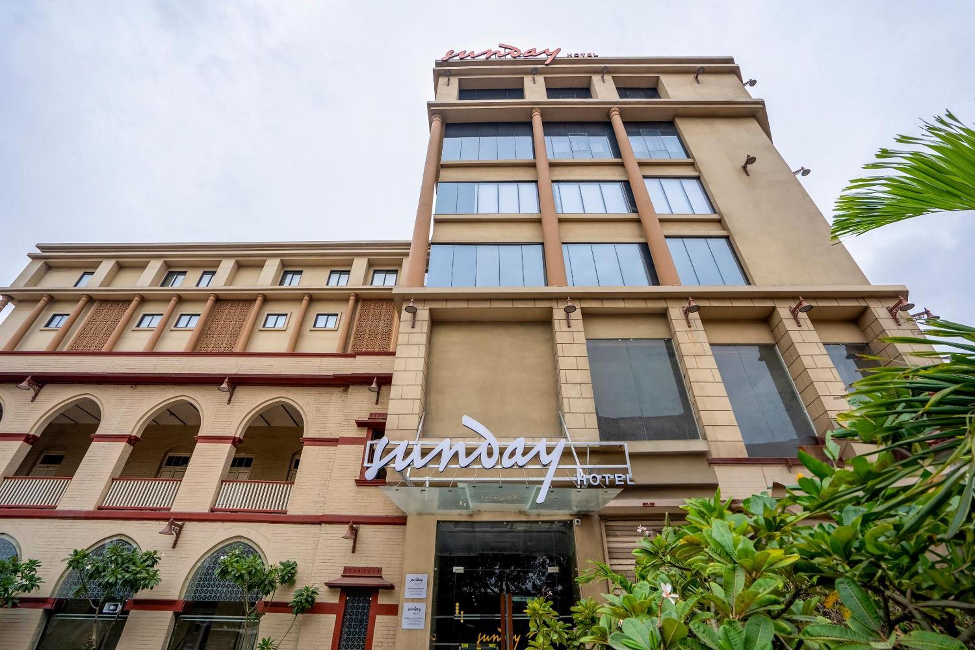 Sunday Hotel Vadodara Extérieur photo