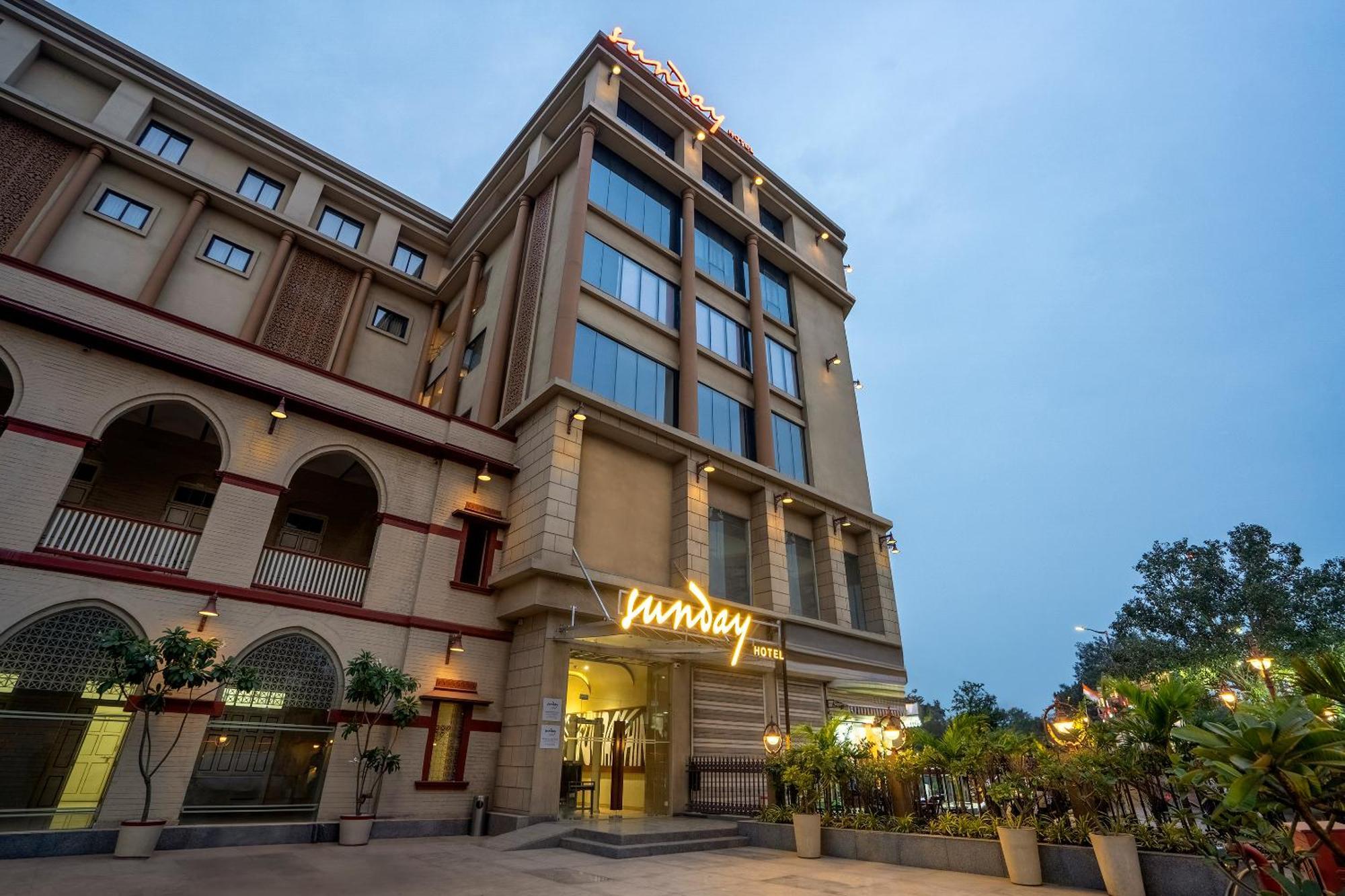 Sunday Hotel Vadodara Extérieur photo