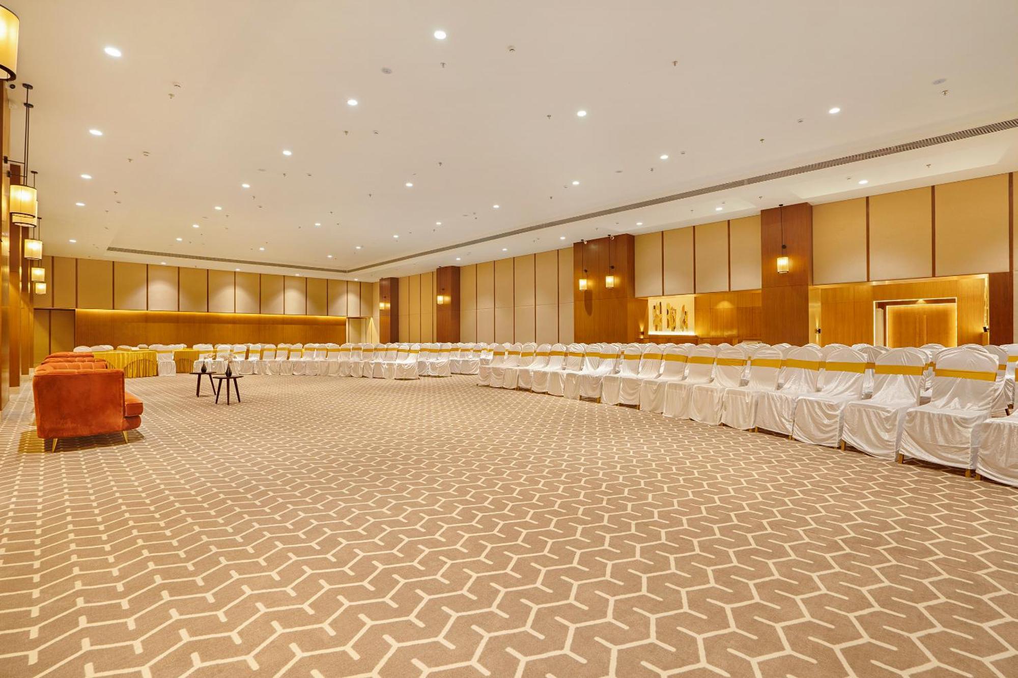 Sunday Hotel Vadodara Extérieur photo