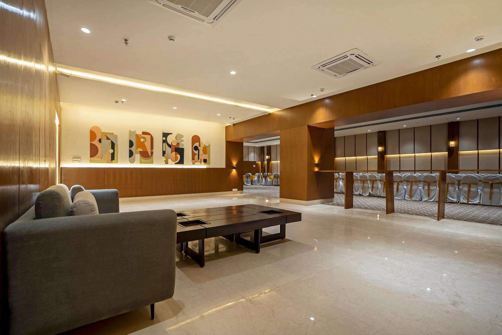Sunday Hotel Vadodara Extérieur photo